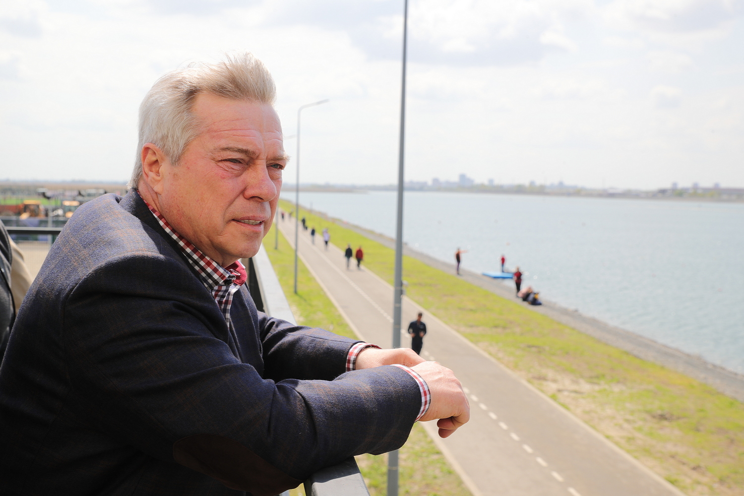 Выплаты спортсменам. Спортсмен губернатор в России. Хороший ОООИ город Таганрог.