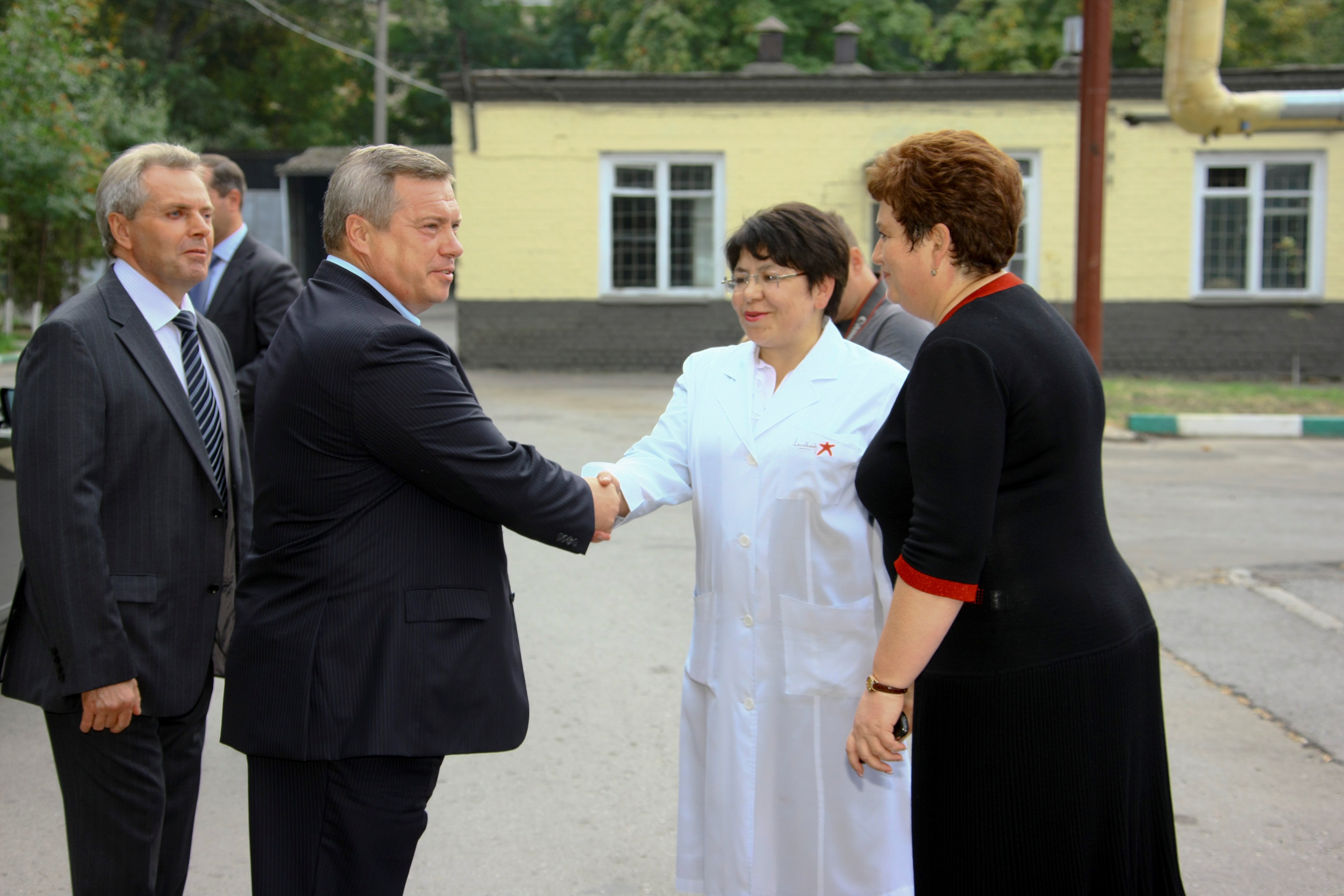 Мбуз цгб г батайска. Главврач ЦГБ Батайска. МБУЗ ЦГБ Батайск.