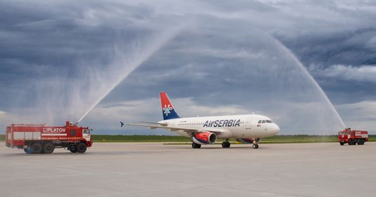 Самолет ростов минск. Аэр Сербия авиакомпания. Самолет перевозчик. Souvindt Avia перевозчик. Выбор перевозчика самолет фото.