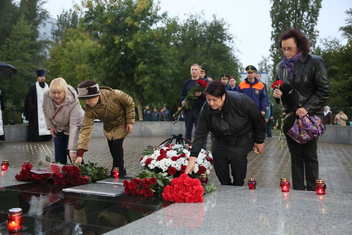 В Волгодонске сегодня почтили память жертв теракта 16 сентября 1999 года |  Журнал Кто Главный