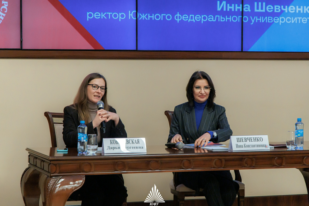 Инна Шевченко и Дарья Ковалевская ЮФУ.jpg