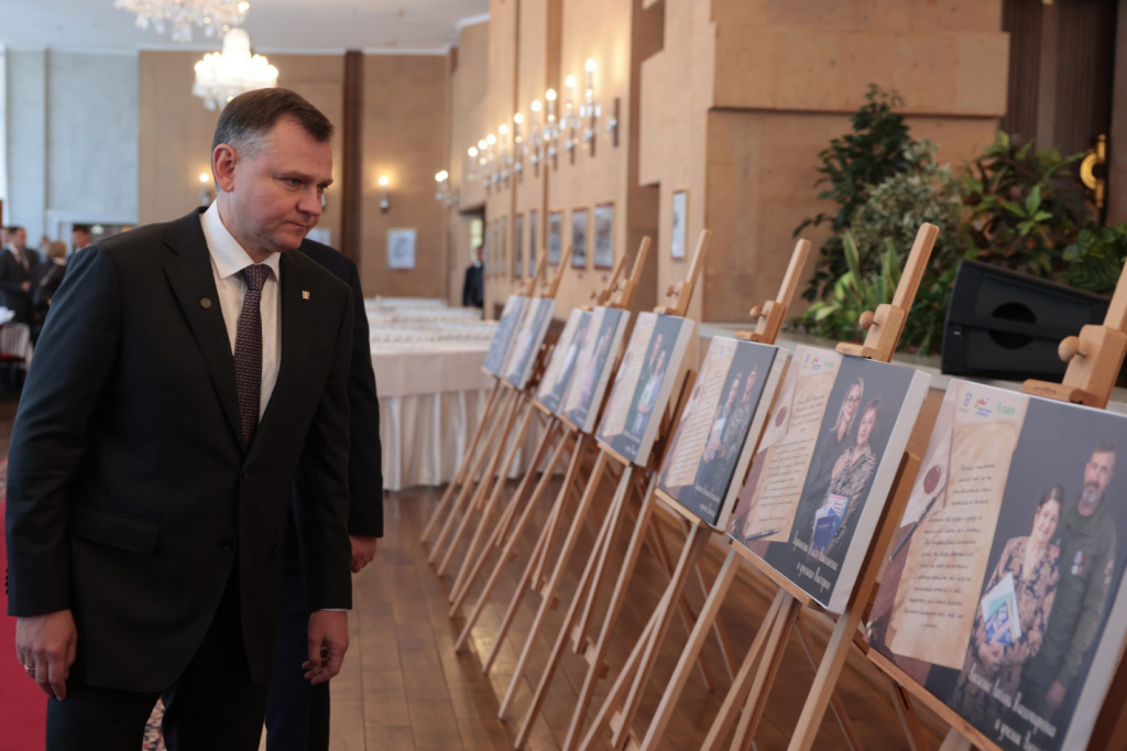 42118c65e3a1d02d557f60b071ec18e3_1600_1067_cropped.jpg 42118c65e3a1d02d557f60b071ec18e3_1600_1067_cropped.jpg